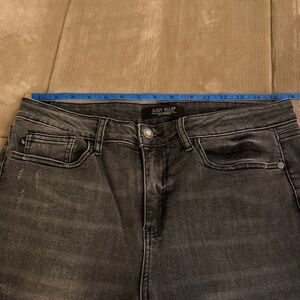 Judy Blue Women’s Distressed Black Skinny Capri